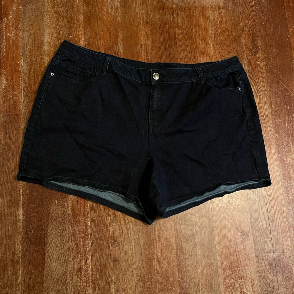New! Venezia Dark Denim Shorts Women’s Plus Size 24